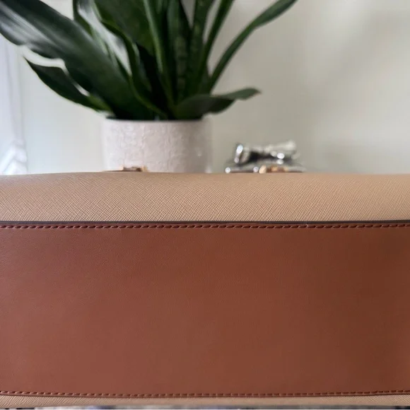 BRAND NEW Michael Kors Marilyn Satchel Bag. 🤎👜 Beautiful!! - Picture 9 of 16